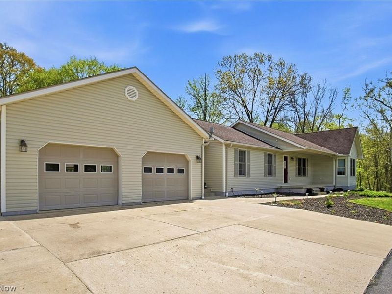 8600 Honeysuckle Drive, Dresden, OH 43821 Photo 5