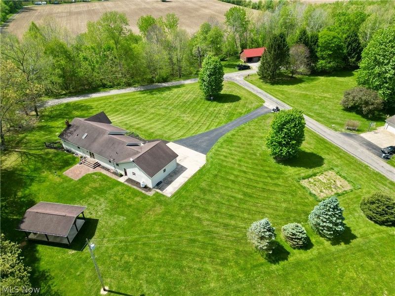 8600 Honeysuckle Drive, Dresden, OH 43821 Photo 9