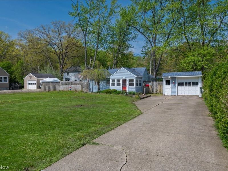 258 Vineyard Road, Avon Lake, OH 44012 Photo 2