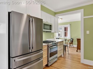 925 Nottingham Road, Grosse Pointe Park, MI 48230