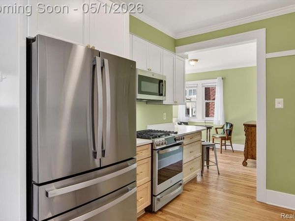 925 Nottingham Road, Grosse Pointe Park, MI 48230