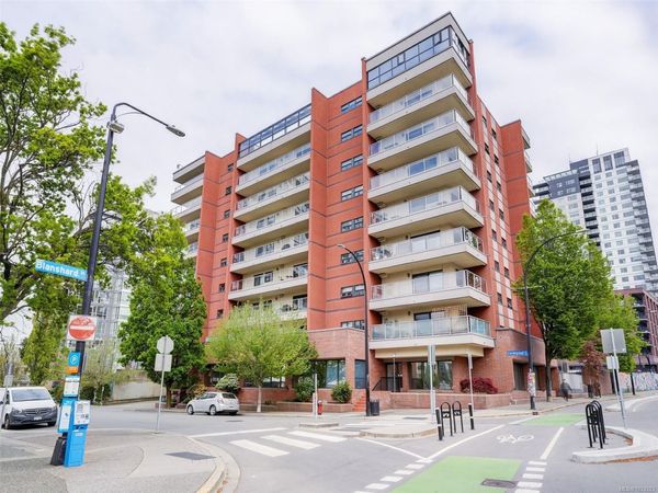 770 Cormorant St , Unit 803, Victoria, BC V8W 3J3