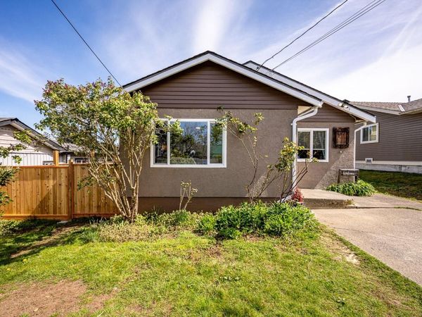 961 Greenwood St , Campbell River, BC V9W 3C2