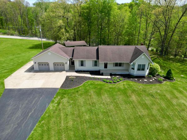 8600 Honeysuckle Drive , Dresden, OH 43821