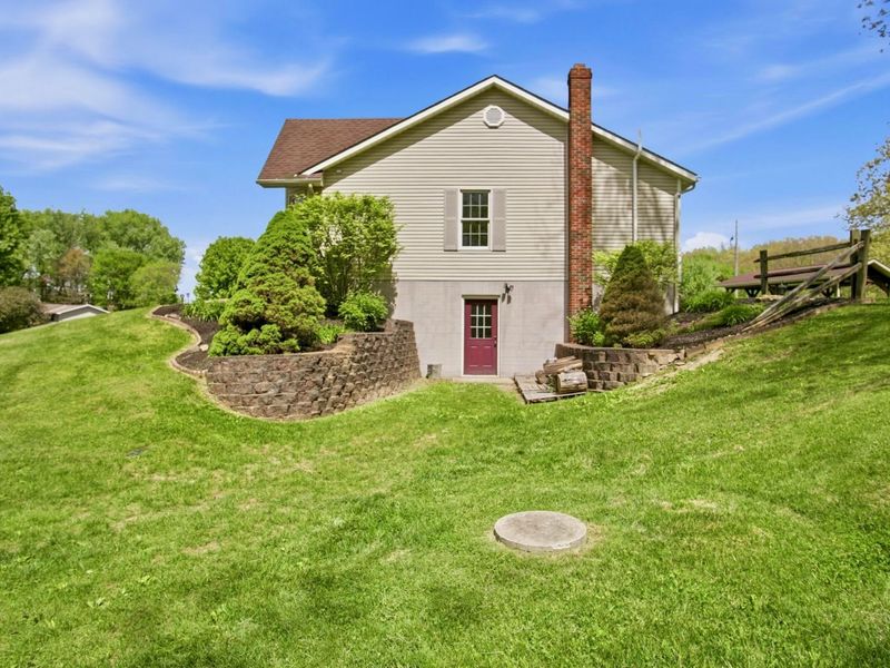 8600 Honeysuckle Drive , Dresden, OH 43821 Photo 10