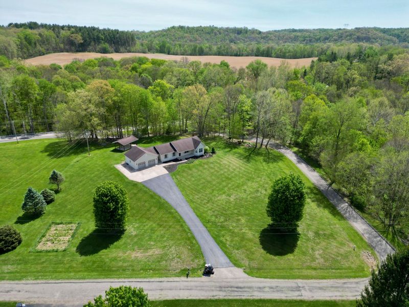 8600 Honeysuckle Drive , Dresden, OH 43821 Photo 11