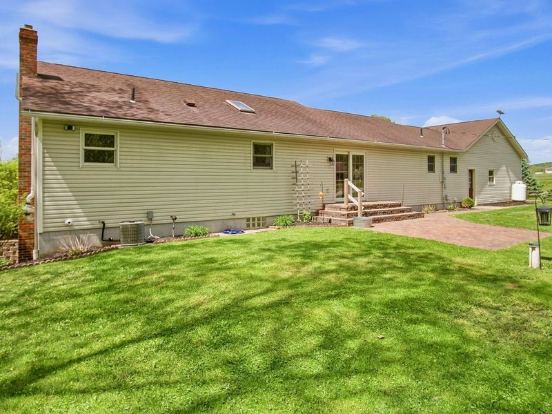 8600 Honeysuckle Drive , Dresden, OH 43821 Photo 18