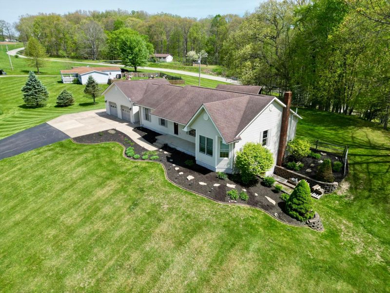 8600 Honeysuckle Drive , Dresden, OH 43821 Photo 2