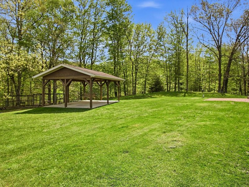 8600 Honeysuckle Drive , Dresden, OH 43821 Photo 20