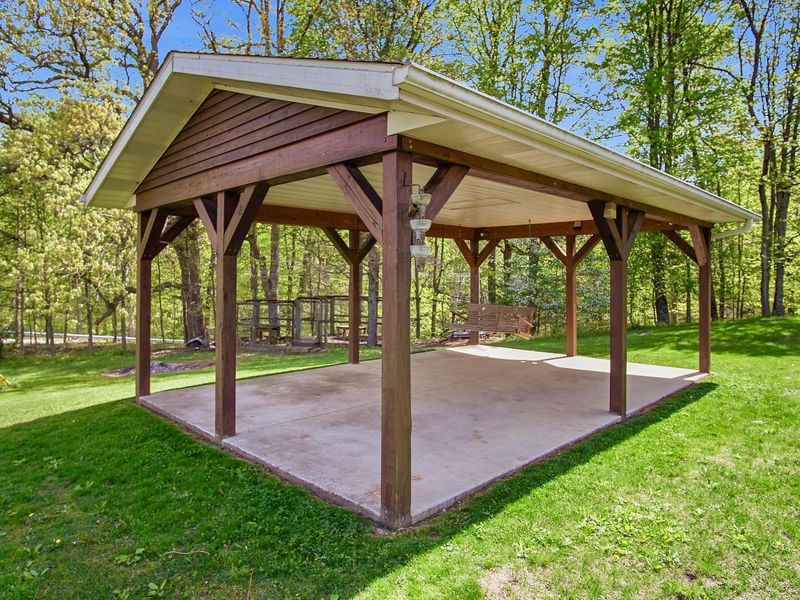 8600 Honeysuckle Drive , Dresden, OH 43821 Photo 22