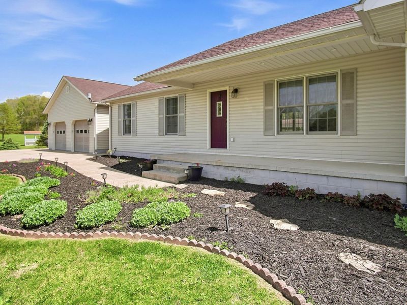 8600 Honeysuckle Drive , Dresden, OH 43821 Photo 3