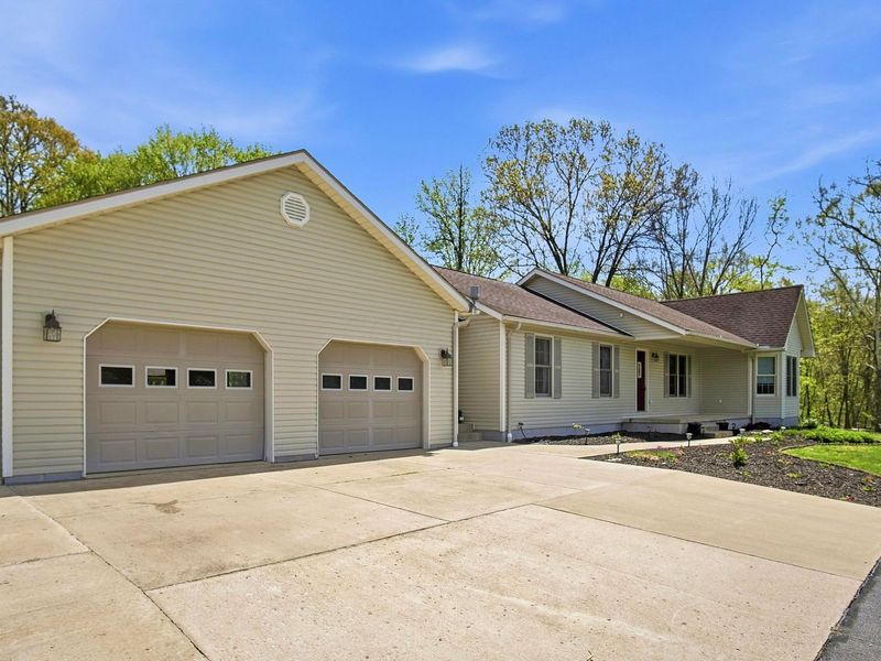 8600 Honeysuckle Drive , Dresden, OH 43821 Photo 4