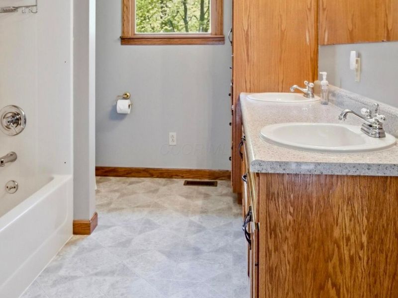 8600 Honeysuckle Drive , Dresden, OH 43821 Photo 42