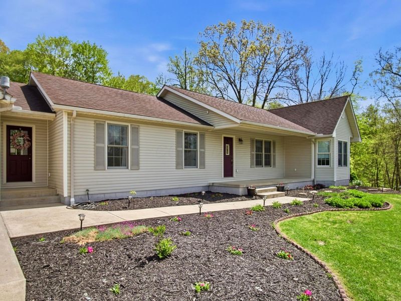 8600 Honeysuckle Drive , Dresden, OH 43821 Photo 5