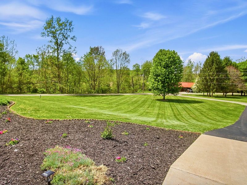 8600 Honeysuckle Drive , Dresden, OH 43821 Photo 6