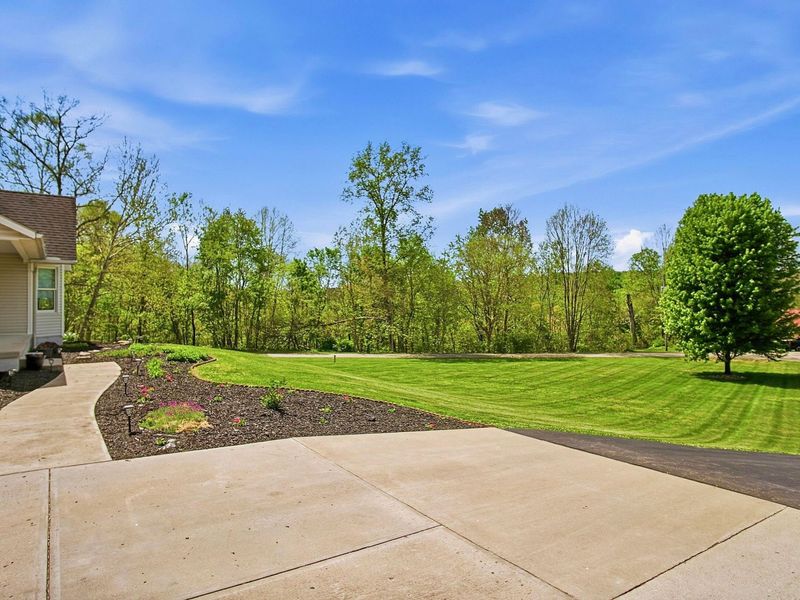 8600 Honeysuckle Drive , Dresden, OH 43821 Photo 7