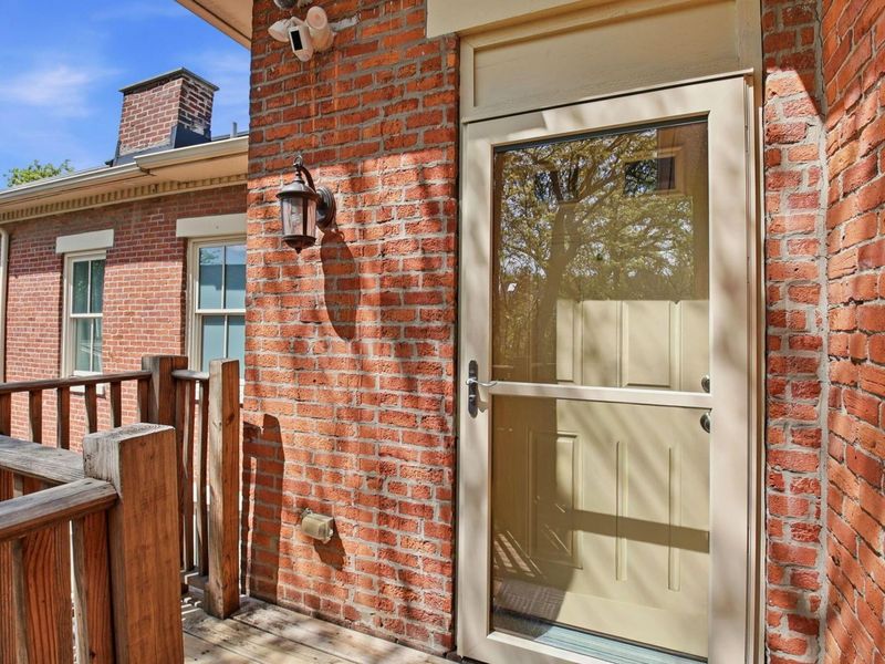 175 E Livingston Avenue, Unit B, Columbus, OH 43215 Photo 2