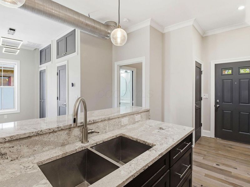 175 E Livingston Avenue, Unit B, Columbus, OH 43215 Photo 6