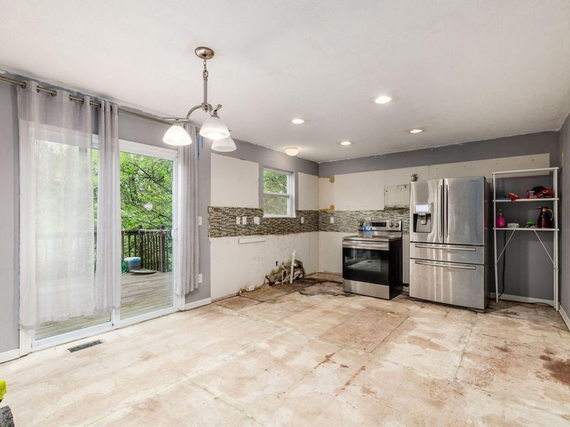 937 Hidden Cove Way , Columbus, OH 43228 Photo 5