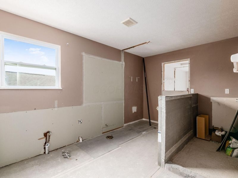 937 Hidden Cove Way , Columbus, OH 43228 Photo 9