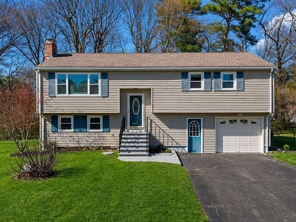 3 Lark Dr, Hudson, MA 01749