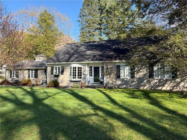 1 Creekside Road , Fairport, NY 14450