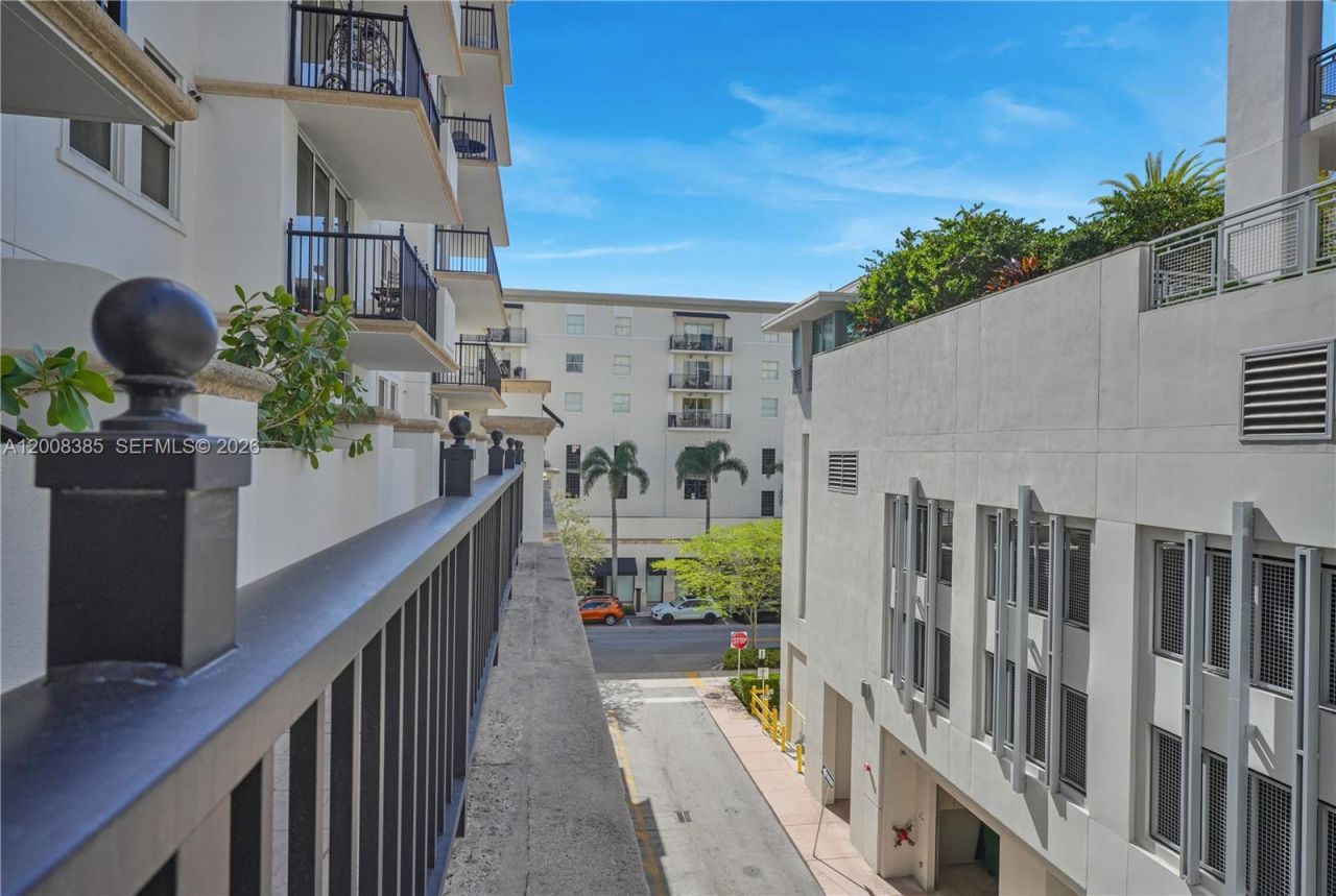 4100 Salzedo St, Unit 411, Coral Gables, FL 33146 Photo