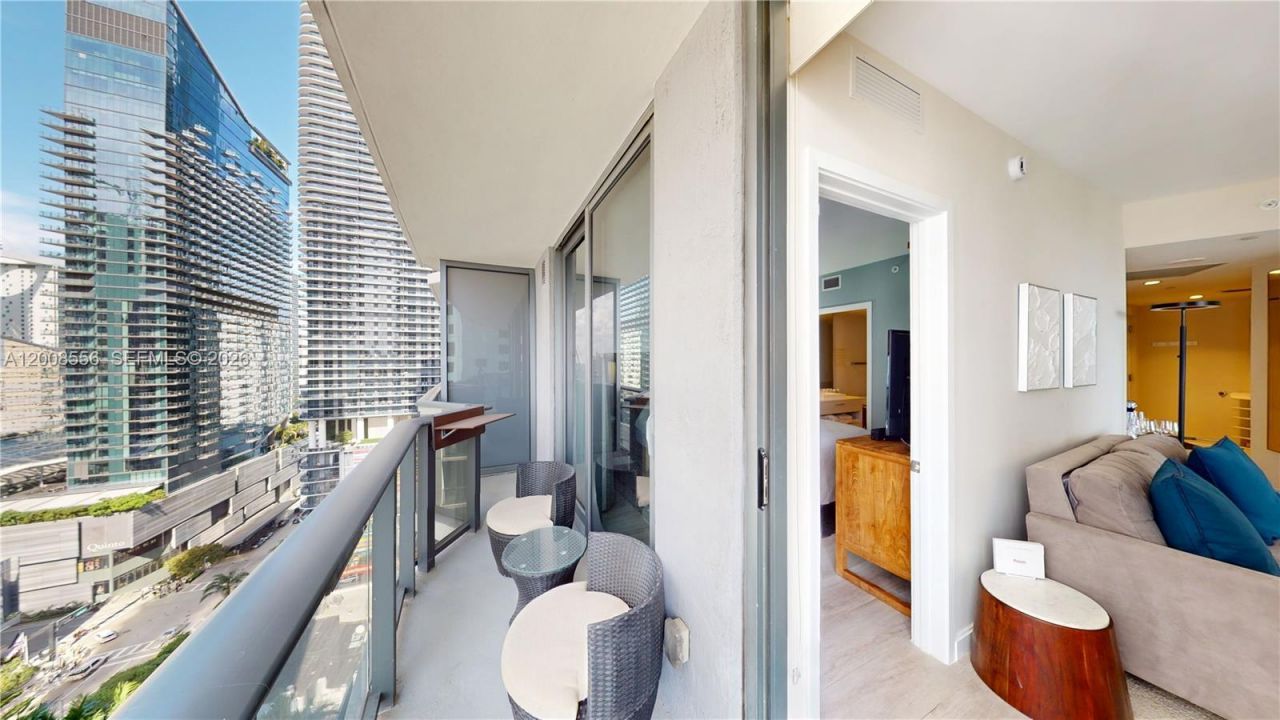 55 SW 9th St , Unit 1808, Miami, FL 33130 Photo