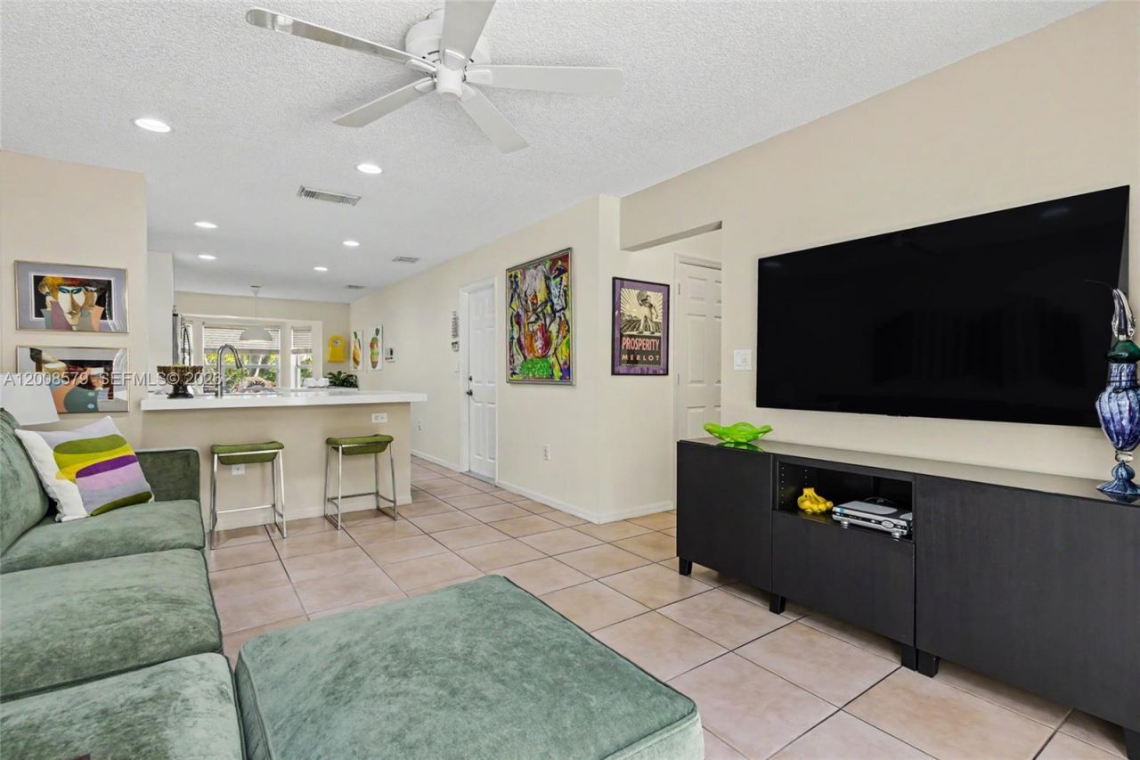 1125 Queen Palm Ct , Hollywood, FL 33019 Photo