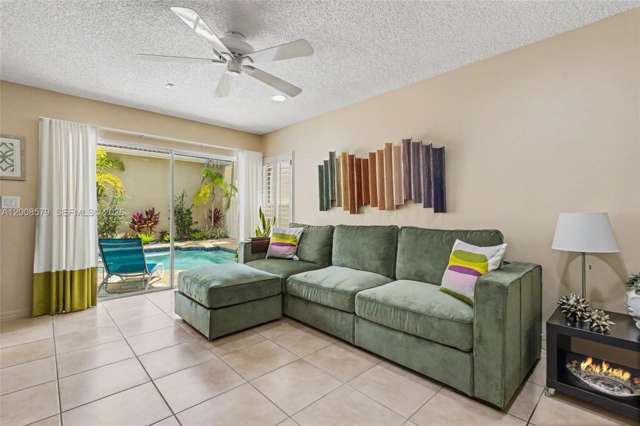 1125 Queen Palm Ct , Hollywood, FL 33019 Photo