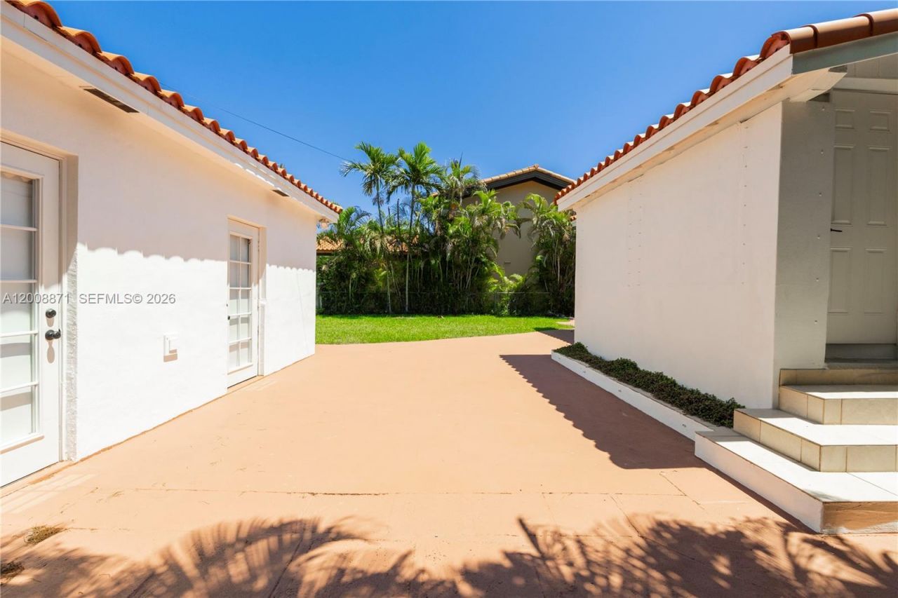 3021 Coconut Grove Dr, Unit 3021, Coral Gables, FL 33134 Photo