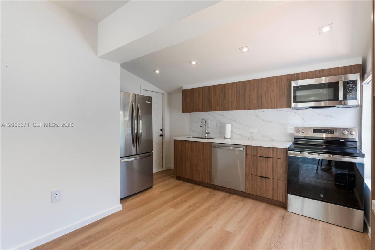 3021 Coconut Grove Dr, Unit 3021, Coral Gables, FL 33134 Photo