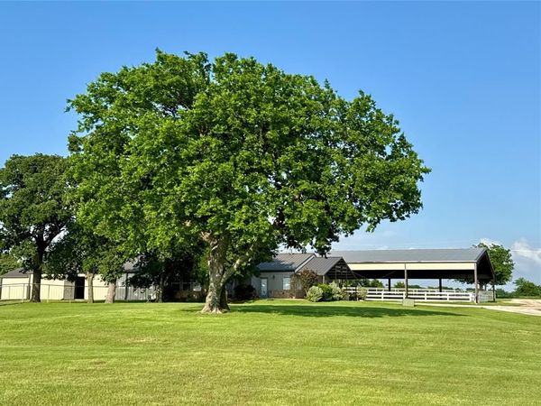 9722 Oak Creek Drive, Pilot Point, TX 76258