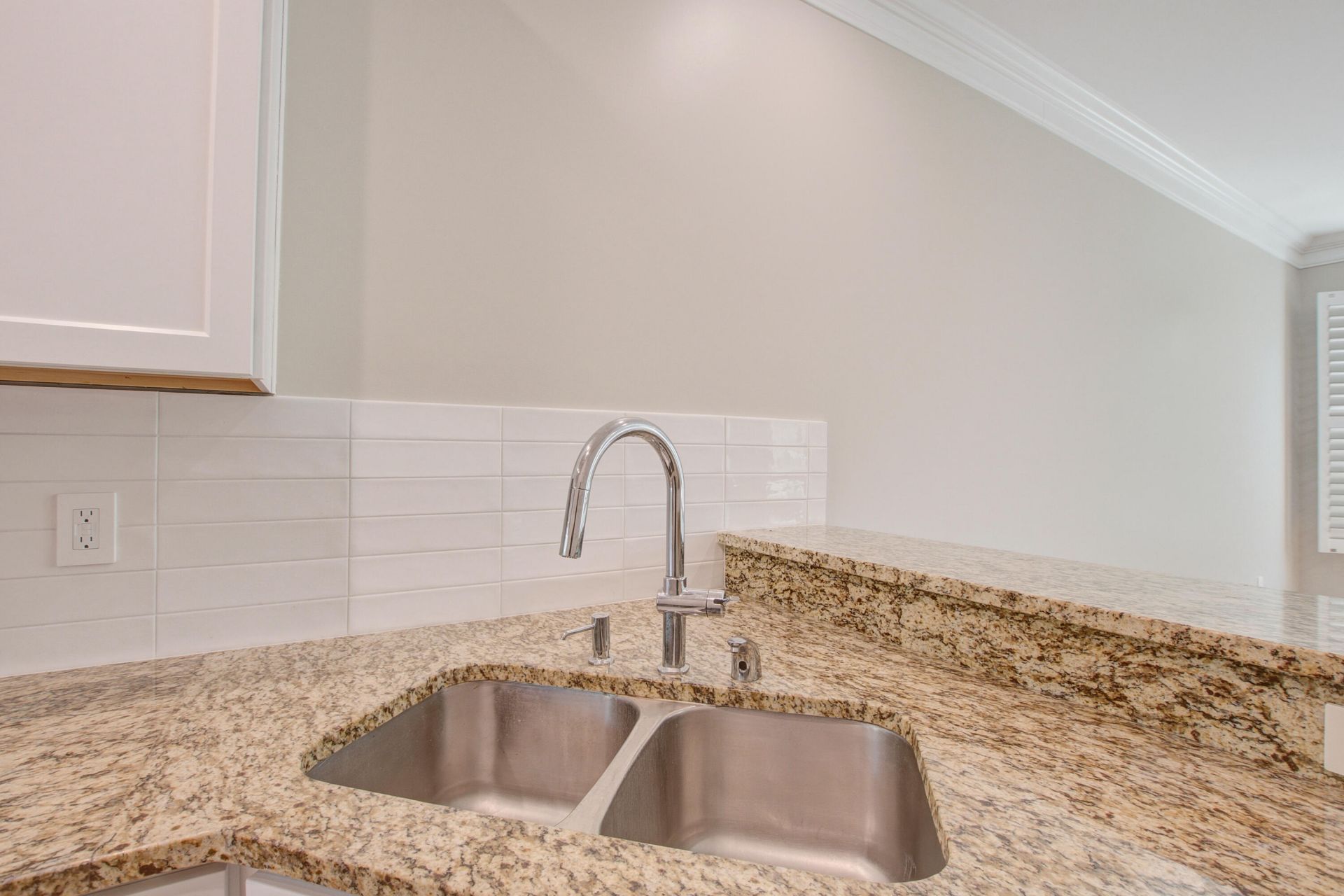 656 Coleman Boulevard Photo 17