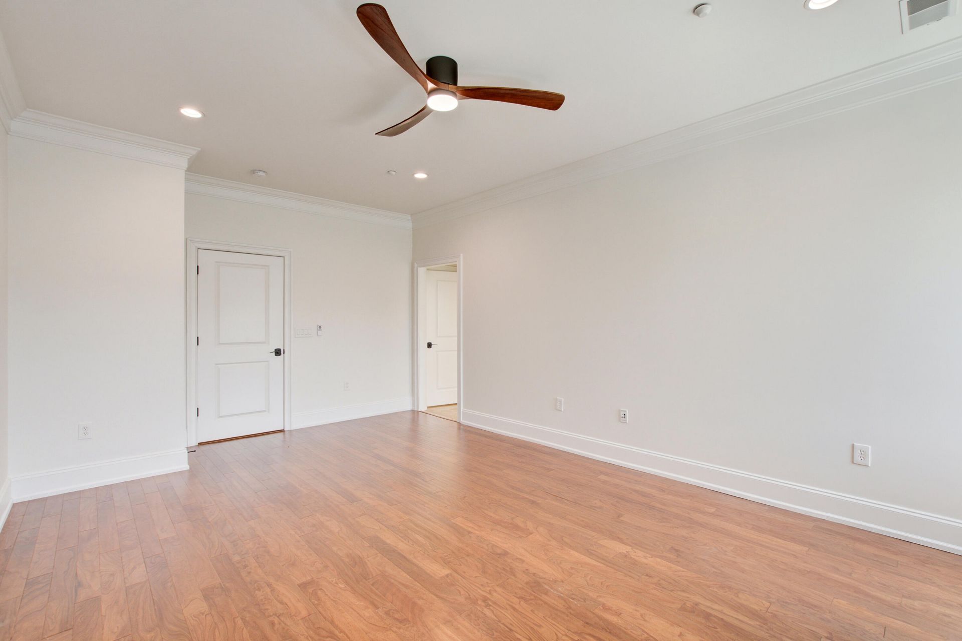 656 Coleman Boulevard Photo 32