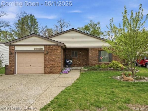 21660 Roosevelt Avenue, Farmington, MI 48336