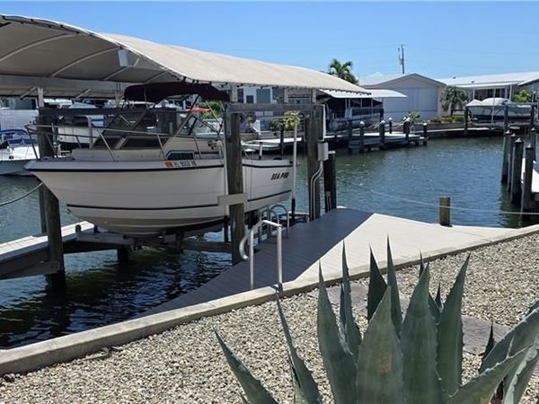 3056 Sloop LN , ST. JAMES CITY, FL 33956