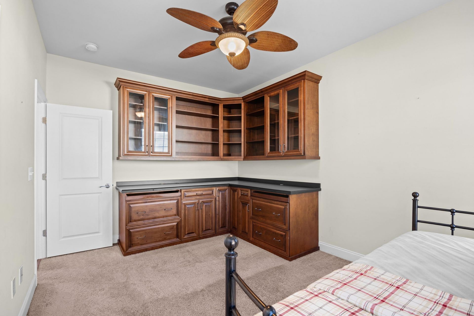 864 Callant Dr. Photo 17