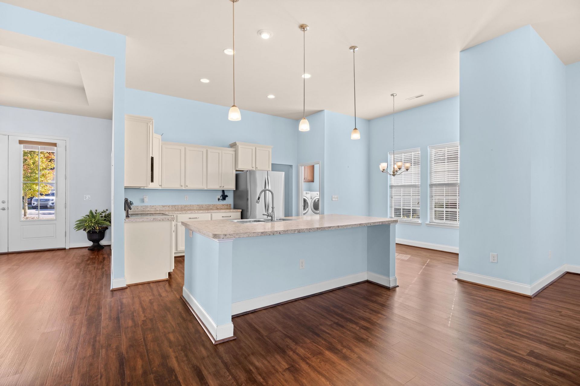 864 Callant Dr. Photo 4