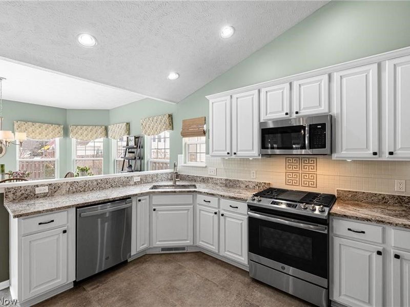 1671 Pine Drive, Avon, OH 44011 Photo 11