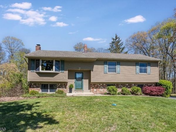 12 Ramar St, Mount Olive, NJ 07836