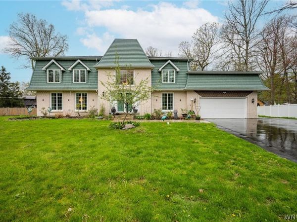 23 Fennec Lane, East Amherst, NY 14051