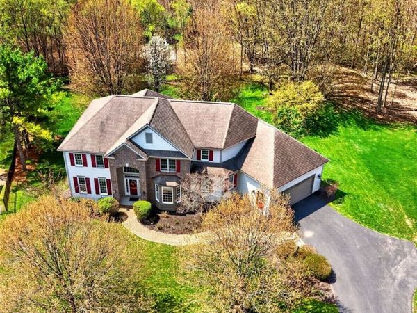 17 Royale Drive , Fairport, NY 14450