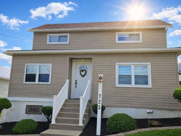725 Longfellow Street , Vandergrift, PA 15690
