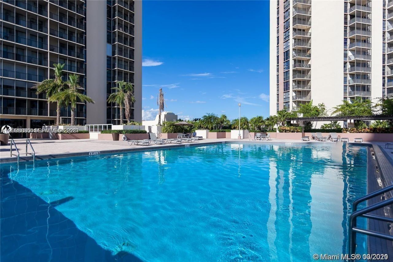 20379 W W Country Club Dr, Unit 2539, Aventura, FL 33180 Photo