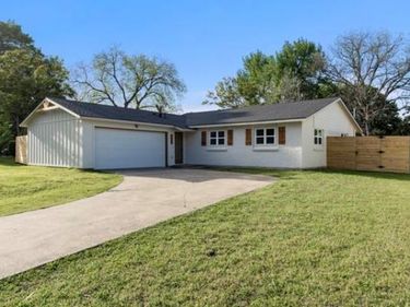 4633 Lynnacre Drive, Dallas, TX 75211