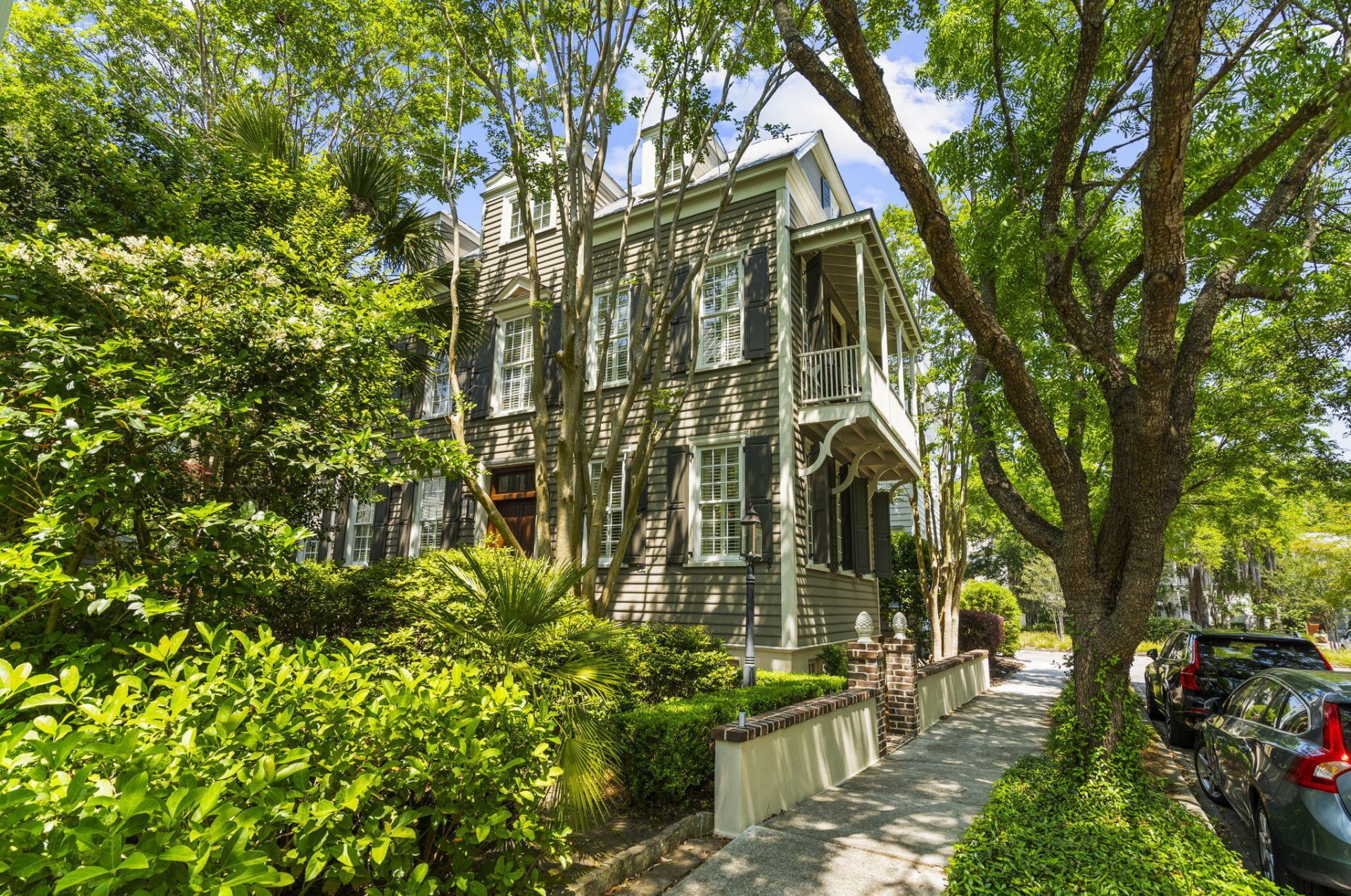 127 Ionsborough Street Photo 4