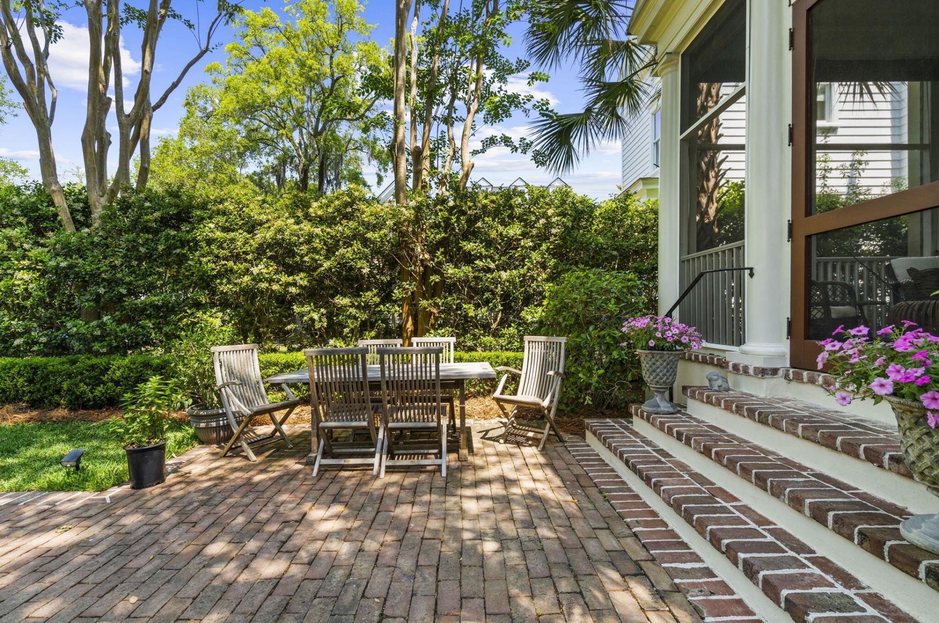 127 Ionsborough Street Photo 40