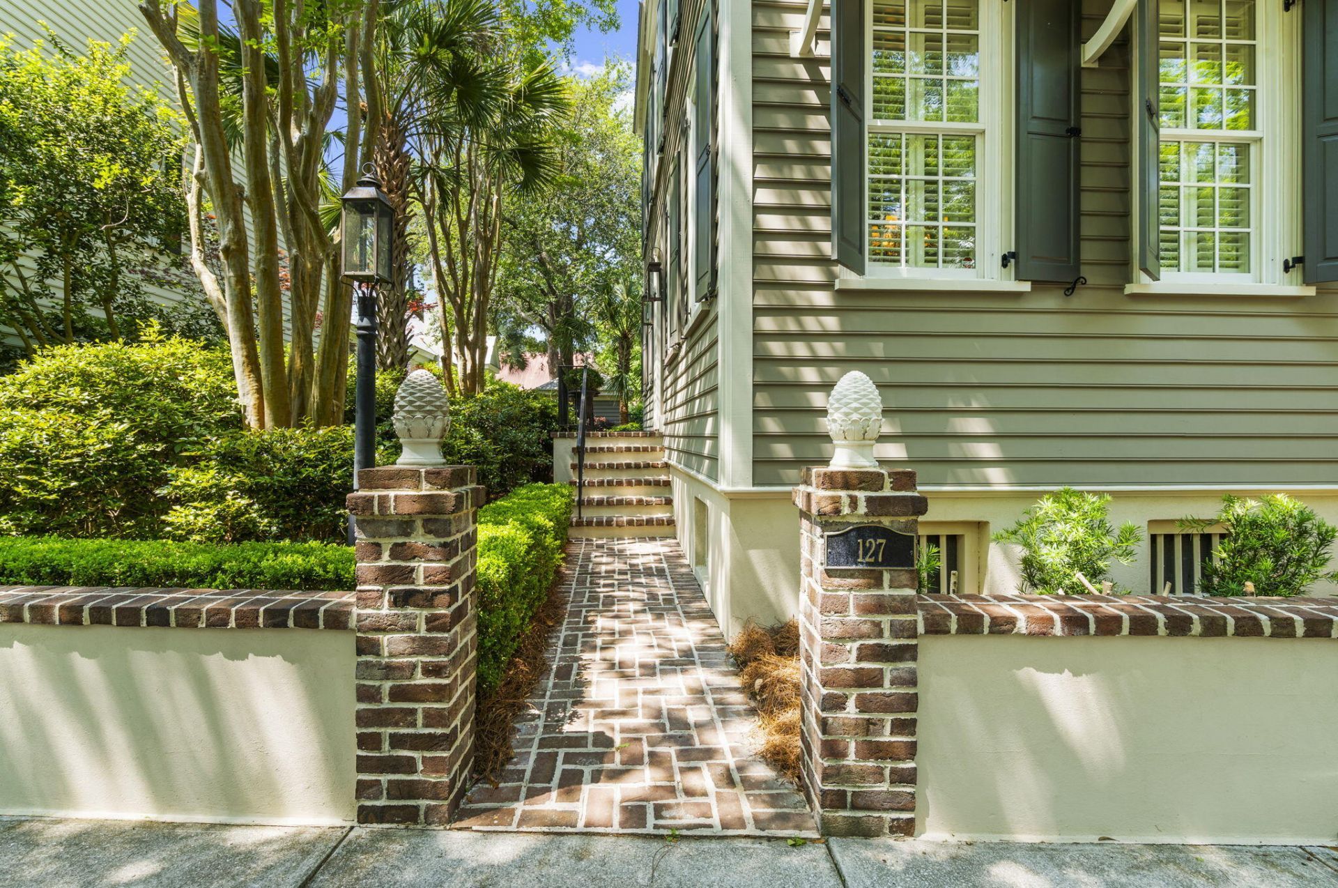 127 Ionsborough Street Photo 5