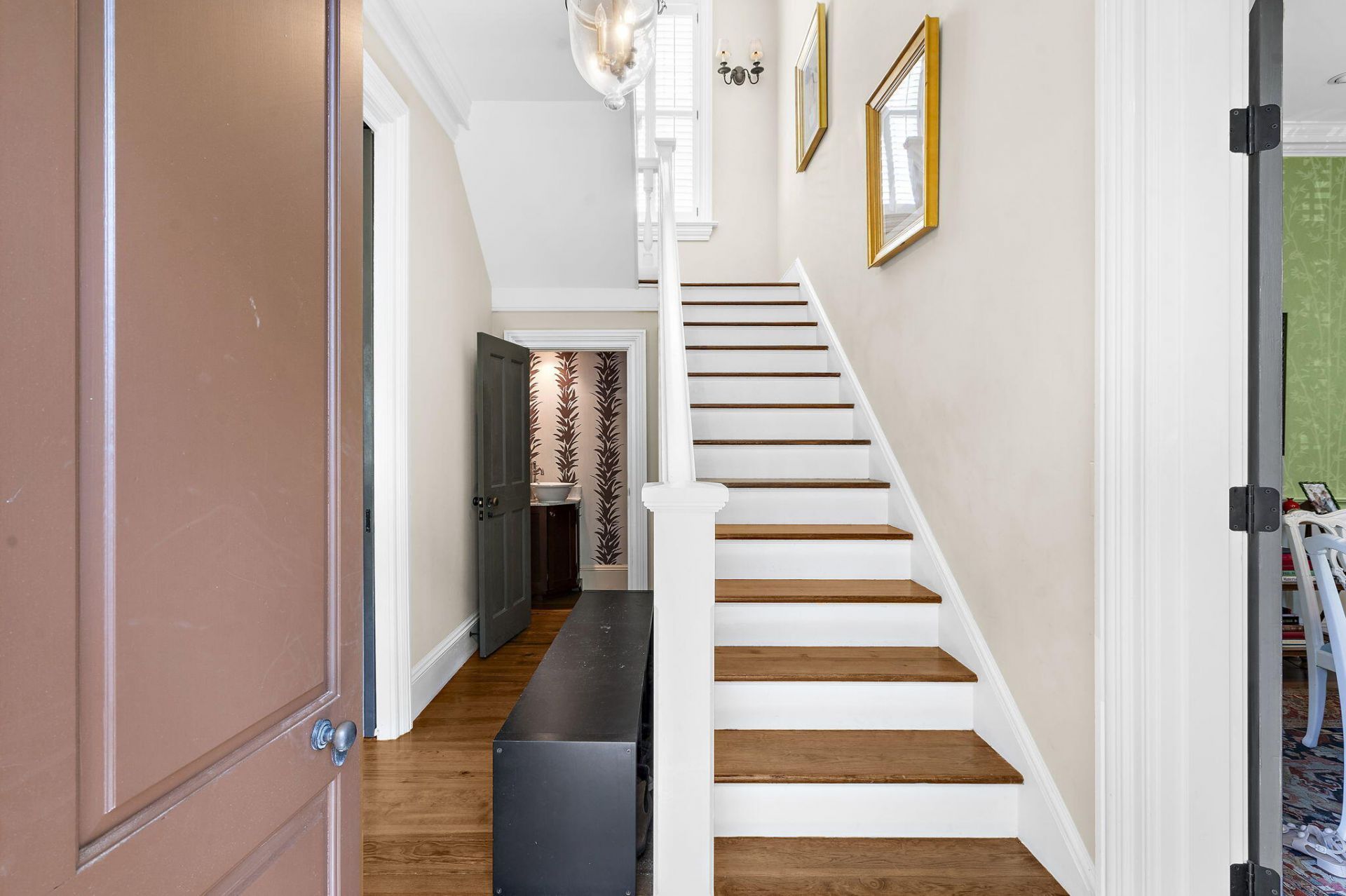 127 Ionsborough Street Photo 6